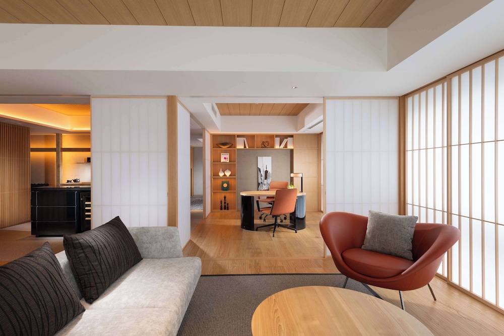 King Premium Suite Executive Lounge Access