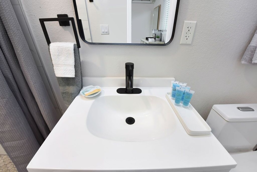 Premium Studio, 2 Queen Beds, Kitchenette photo 3