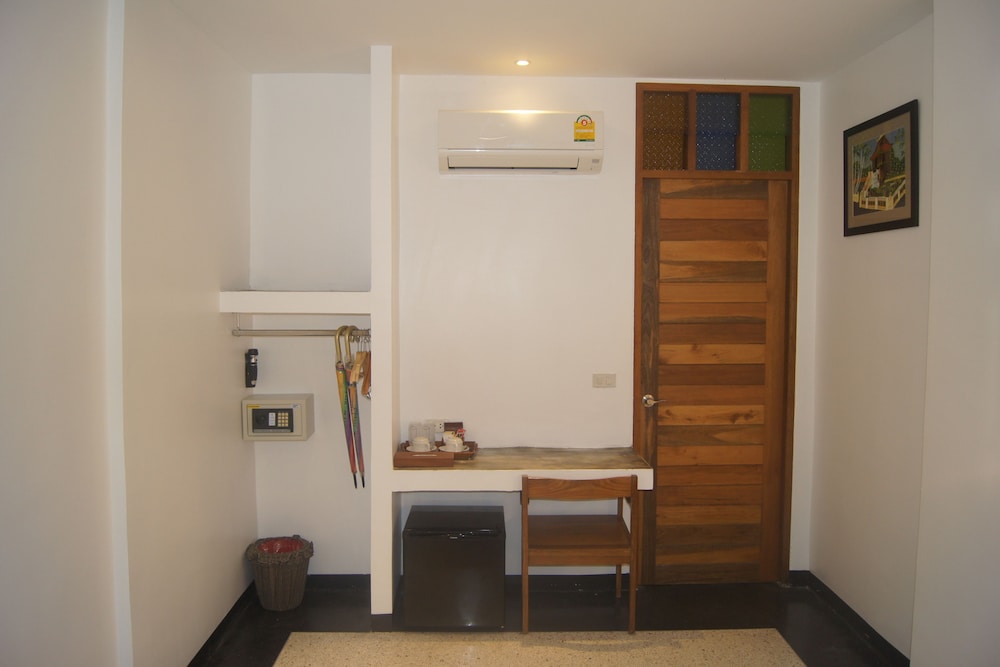 Budget Double Room photo 3