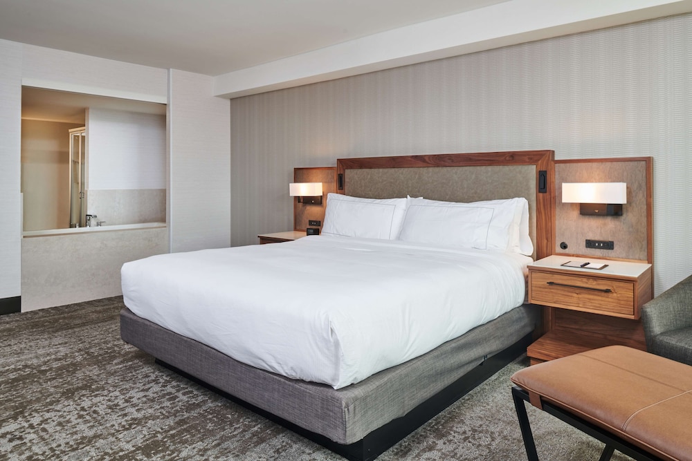 Suite, 1 Bedroom, Jetted Tub - Photo 7