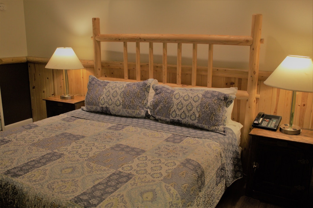 Standard Room, 1 King Bed photo 3