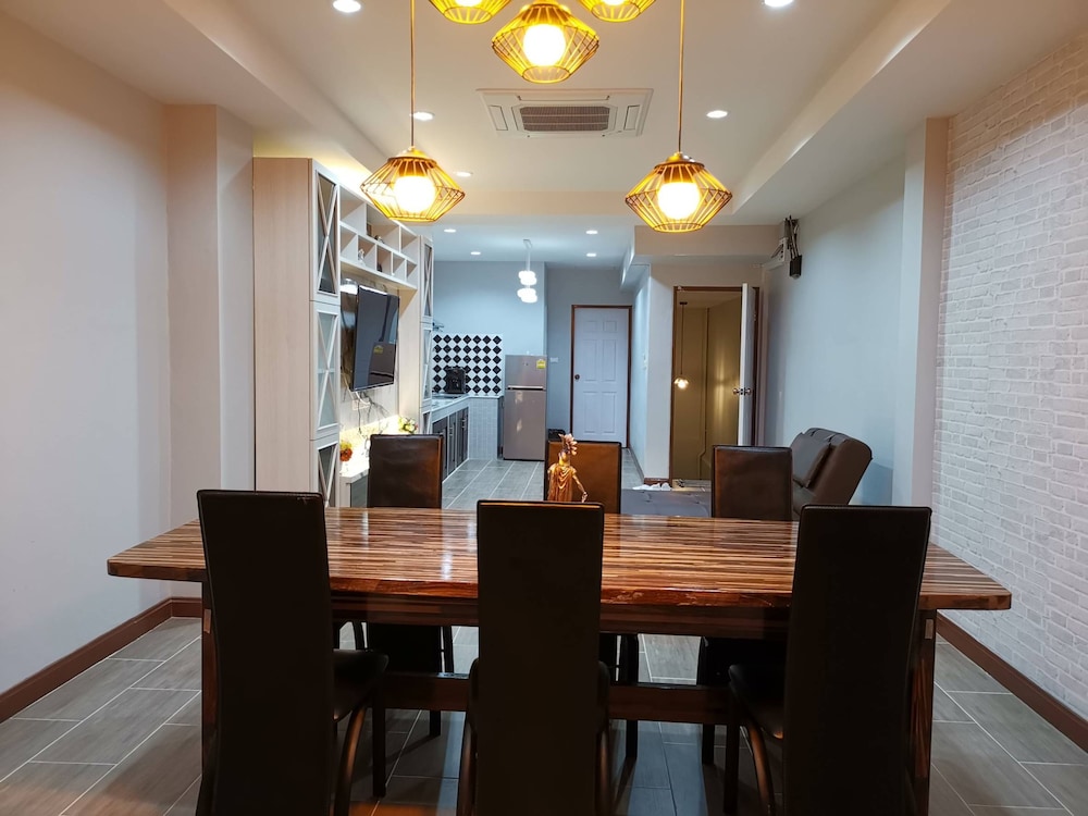 Family Room, 1 Bedroom photo 2