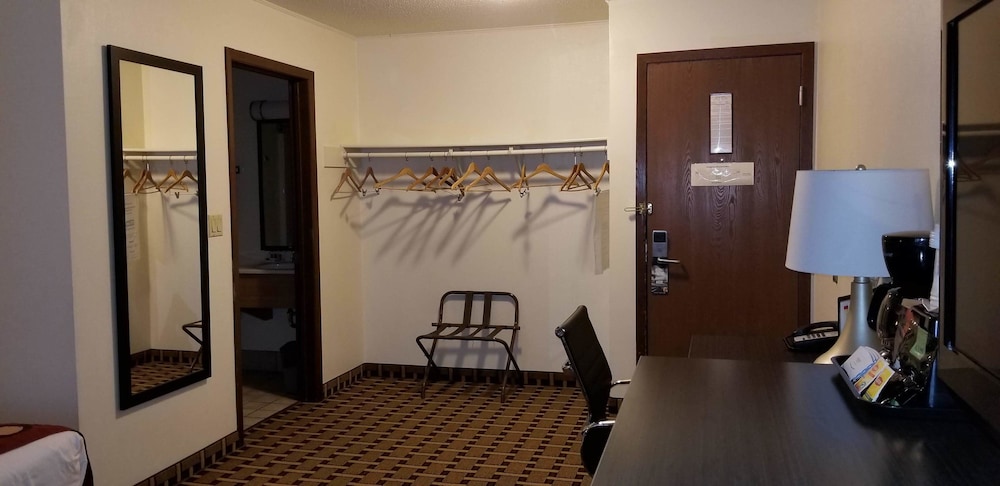 Studio Suite, 2 Queen Beds, Non Smoking - Photo 9
