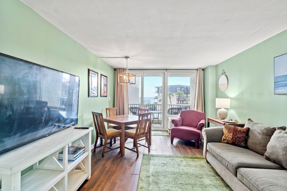 Condo, 1 King Bed with Sofa bed, Balcony, Partial Ocean View (208)
