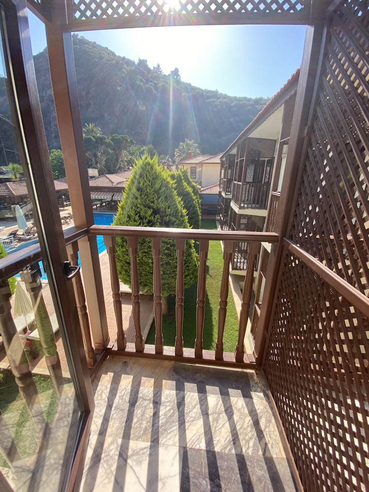 Standard Double Room - Photo 10