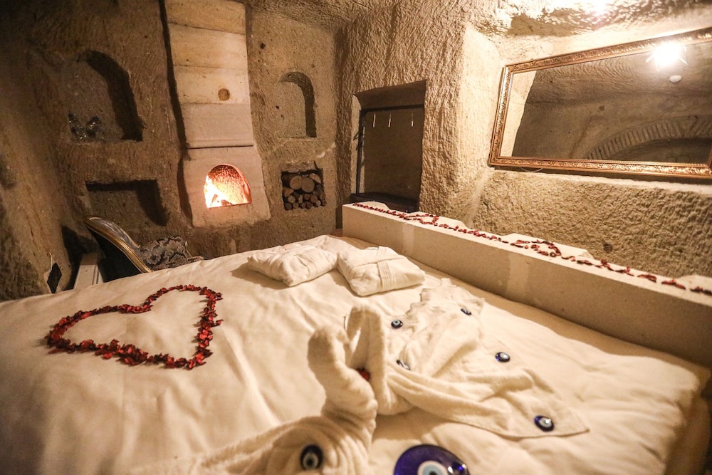 Defne Cave Honeymoon Suite - Photo 9