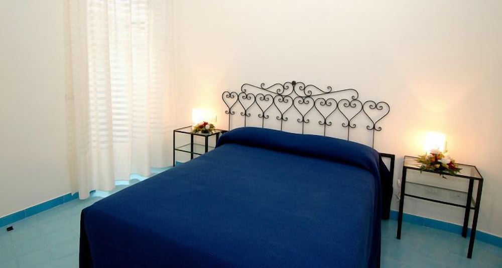 Classic Double Room, Partial Ocean View photo 3