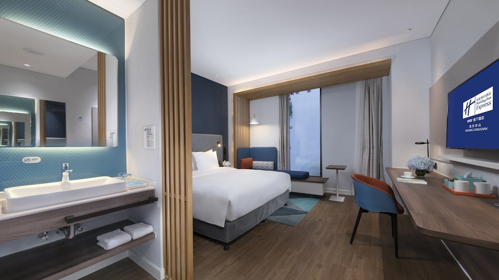 Standard Room, 1 King Bed - Photo 3