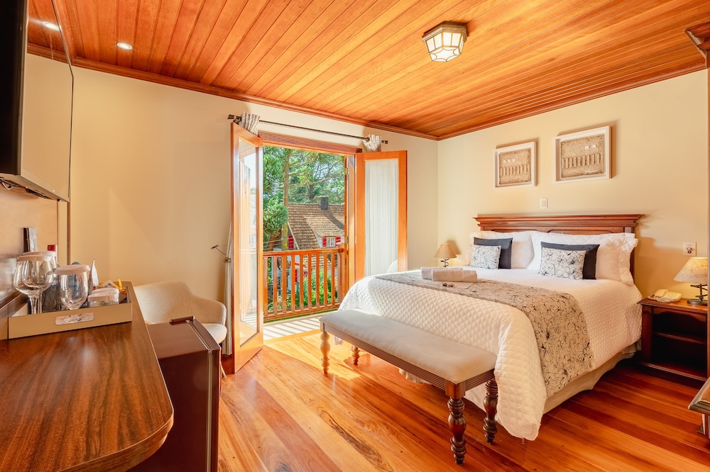 Deluxe Double Room, 1 Queen Bed, Jetted Tub photo 1