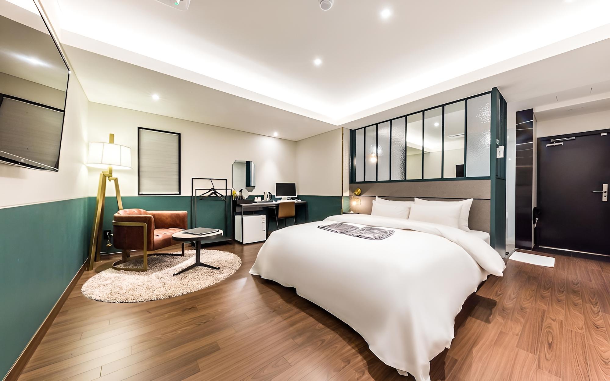 Room (Suite) - Photo 6