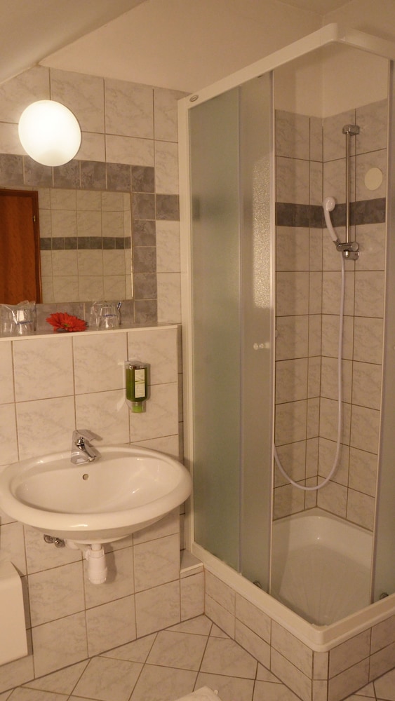 Double or Twin Room - Photo 13