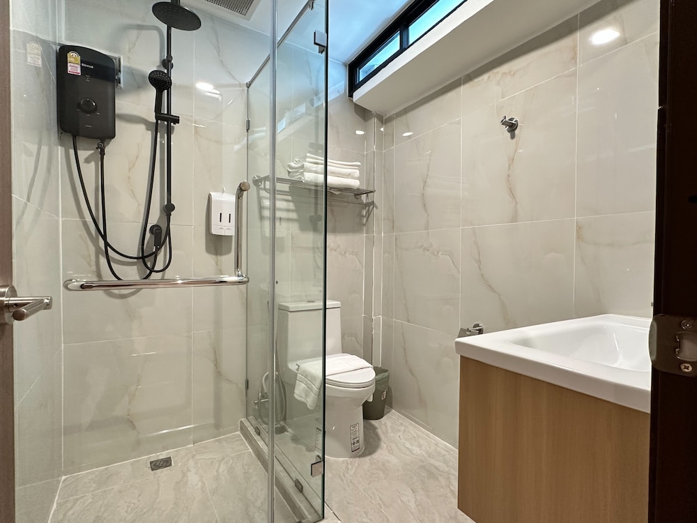 Superior Double Room, No Window, No Smoking photo 3