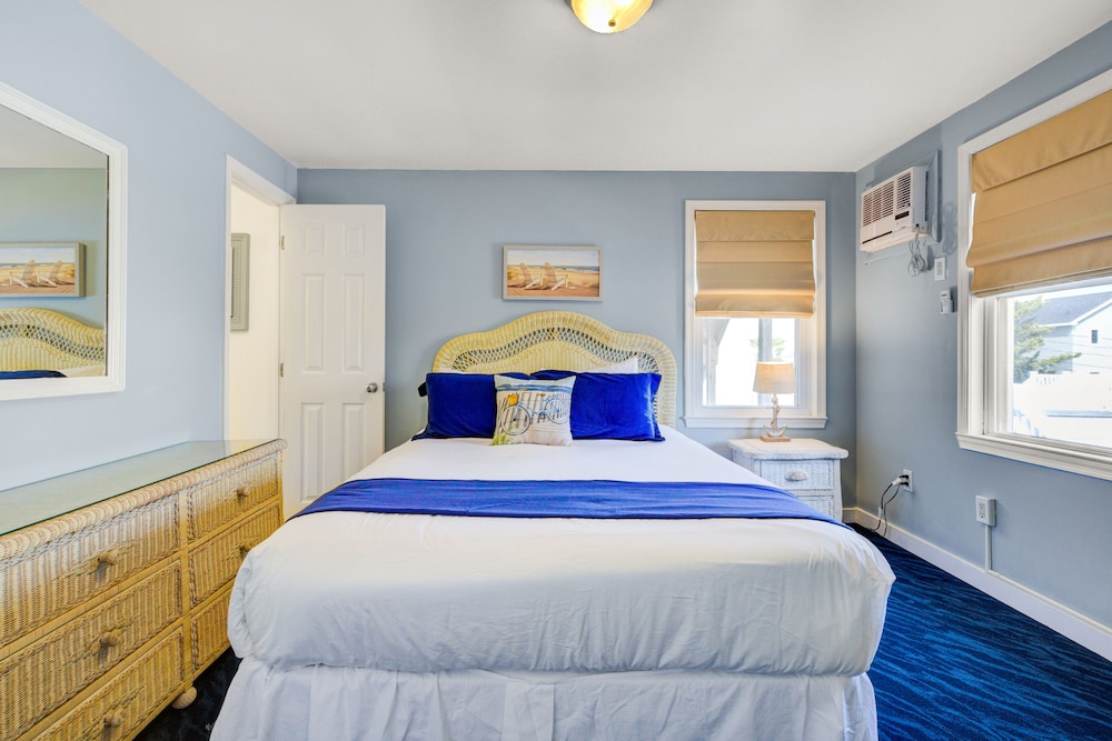 Two Bedrooms with Queen and Full Beds