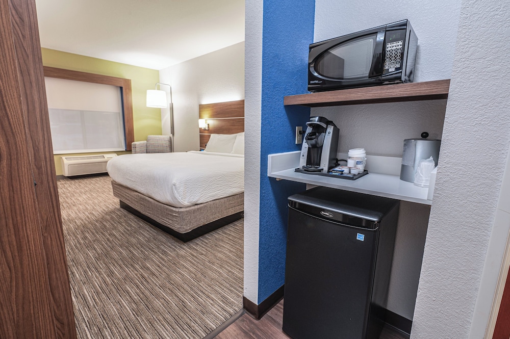 Suite, 1 King Bed - Photo 2