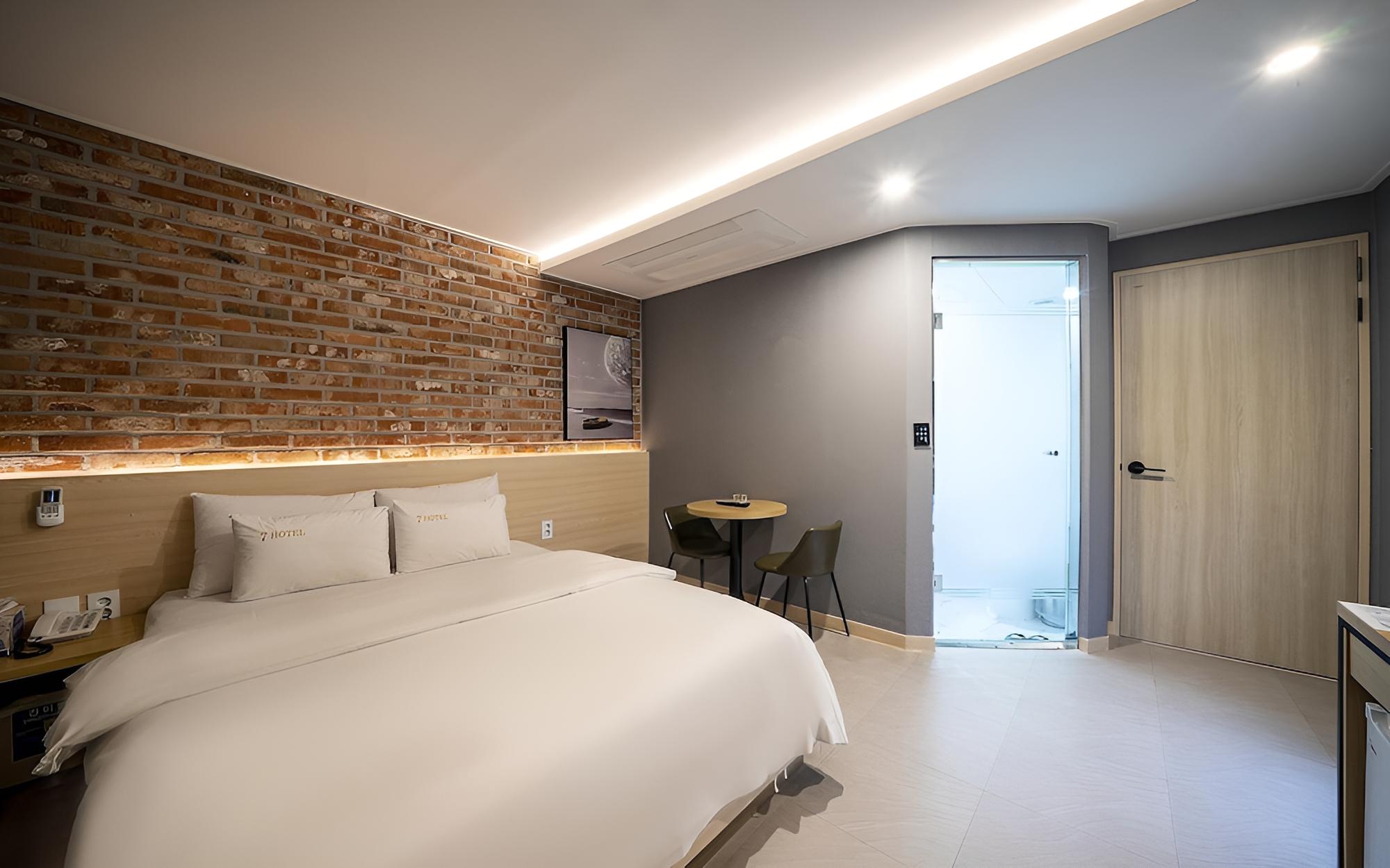 Room (Premium (Netflix/1PC/Smart TV/Bathtub) photo 2