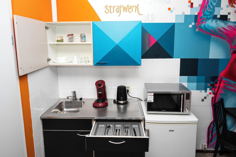 Twin Room thumbnail 5