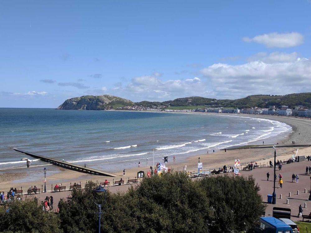 Classic Double or Twin Room, Partial Sea View - Photo 4