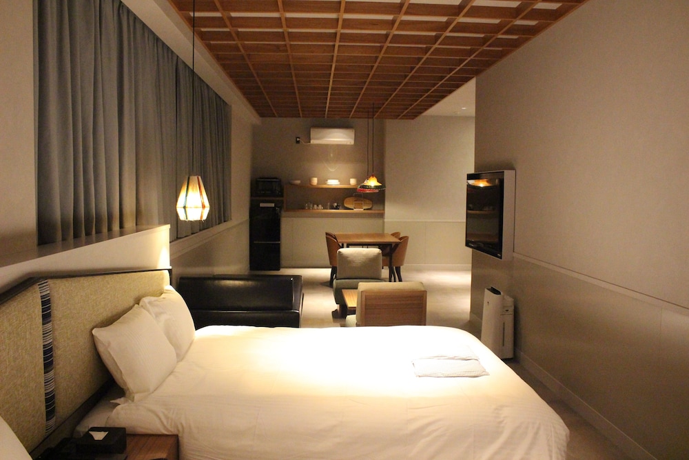 Aoka Condominium Suite - Photo 3