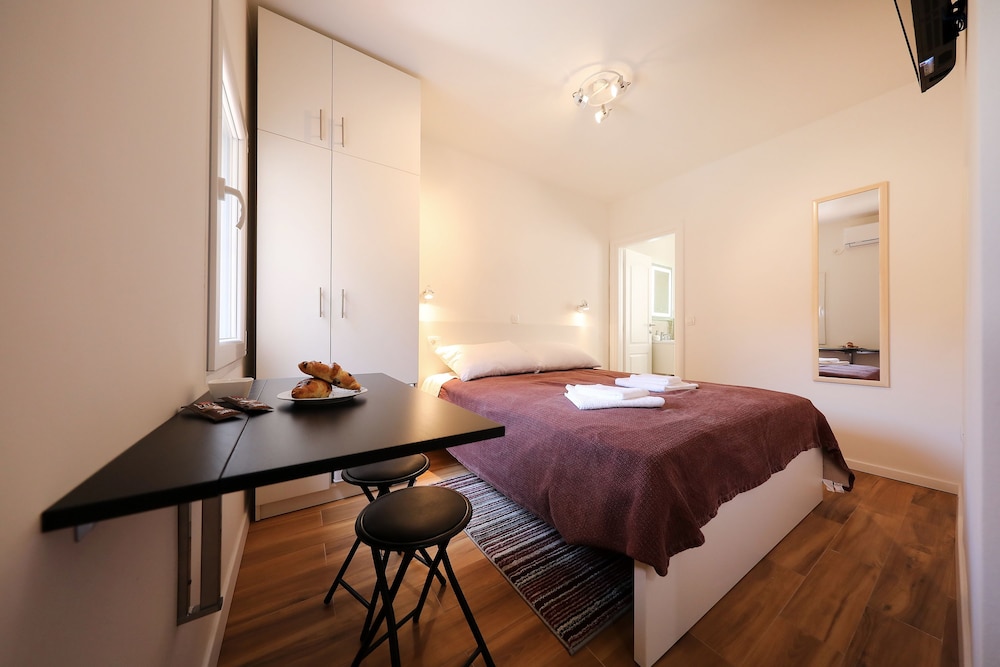 City Room photo 2