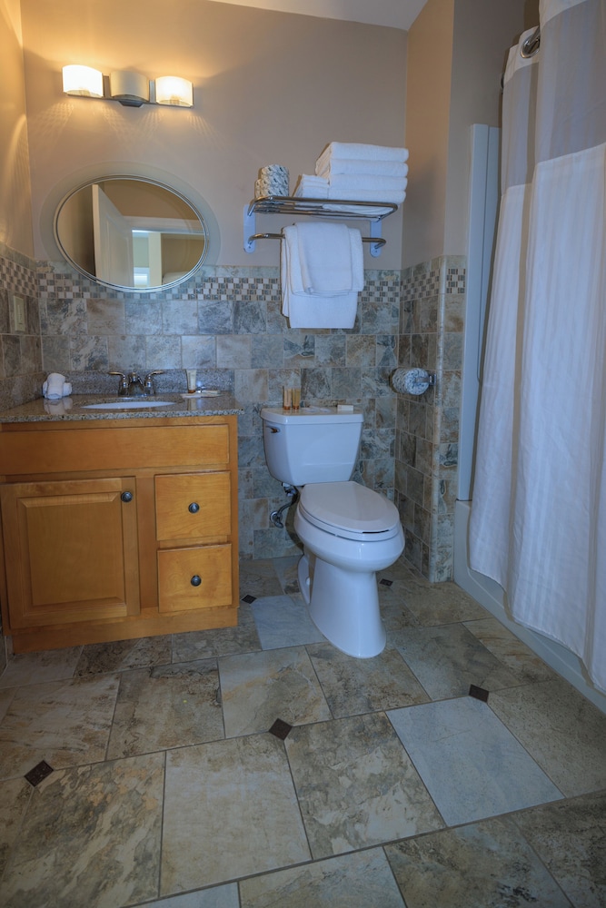 Oceanfront, 2 Rooms, 1 King and 1 King Murphy Bed, Balcony photo 3