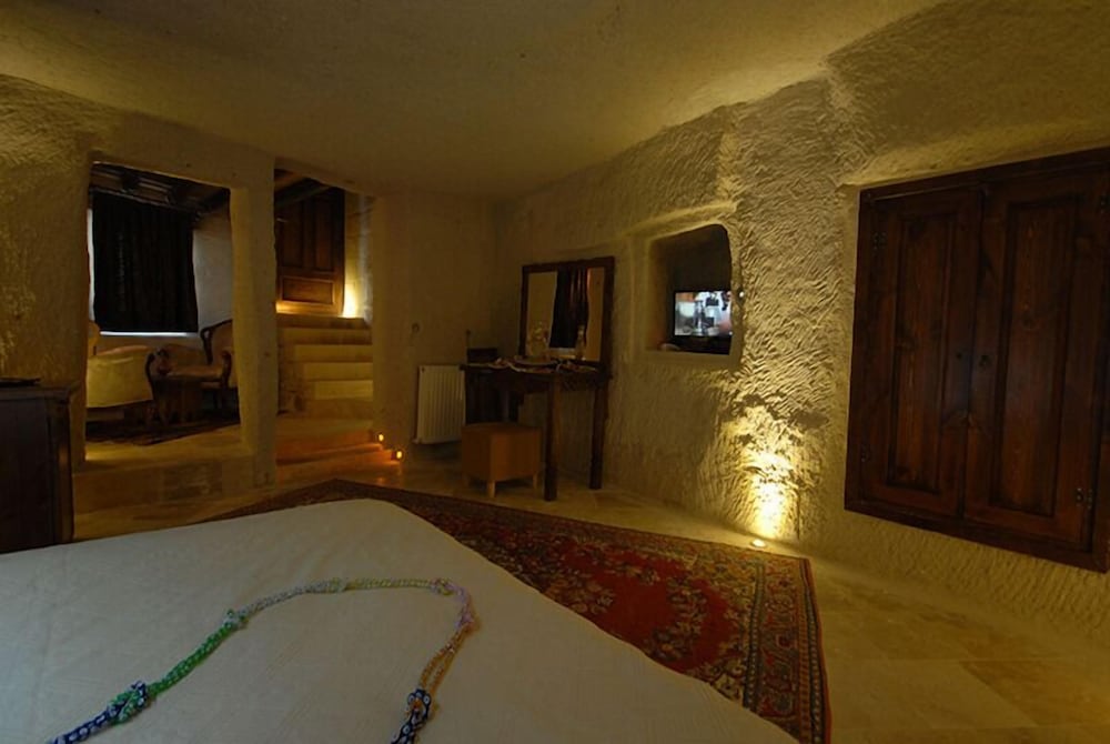 Room (Cave)