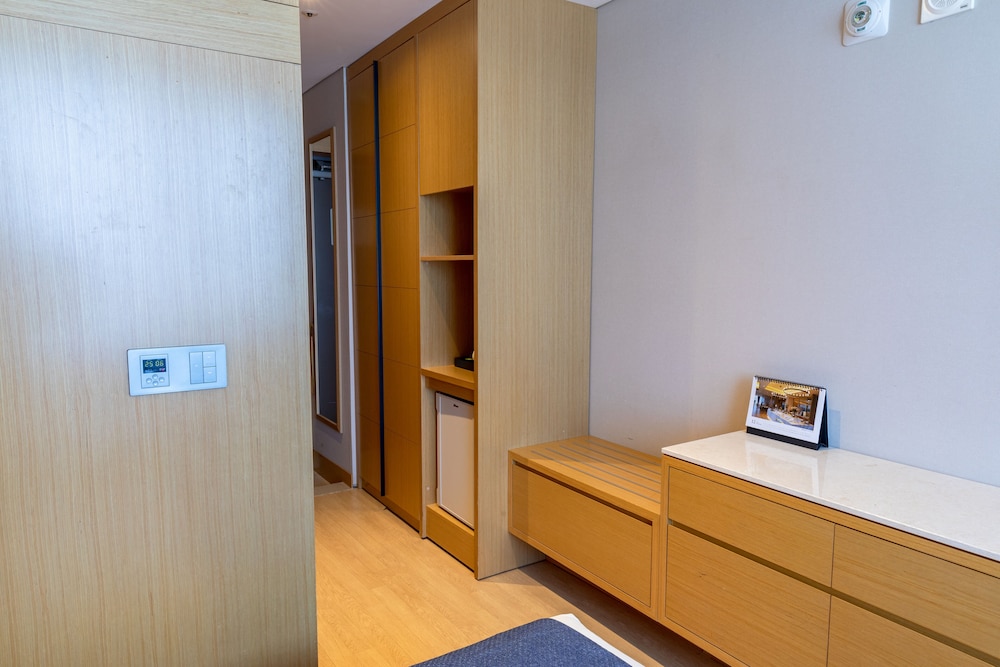 Standard Twin Room, City View photo 3