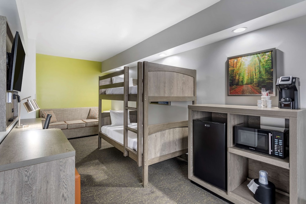 Suite, Multiple Beds, Non Smoking, Balcony (with Sofabed) photo 3