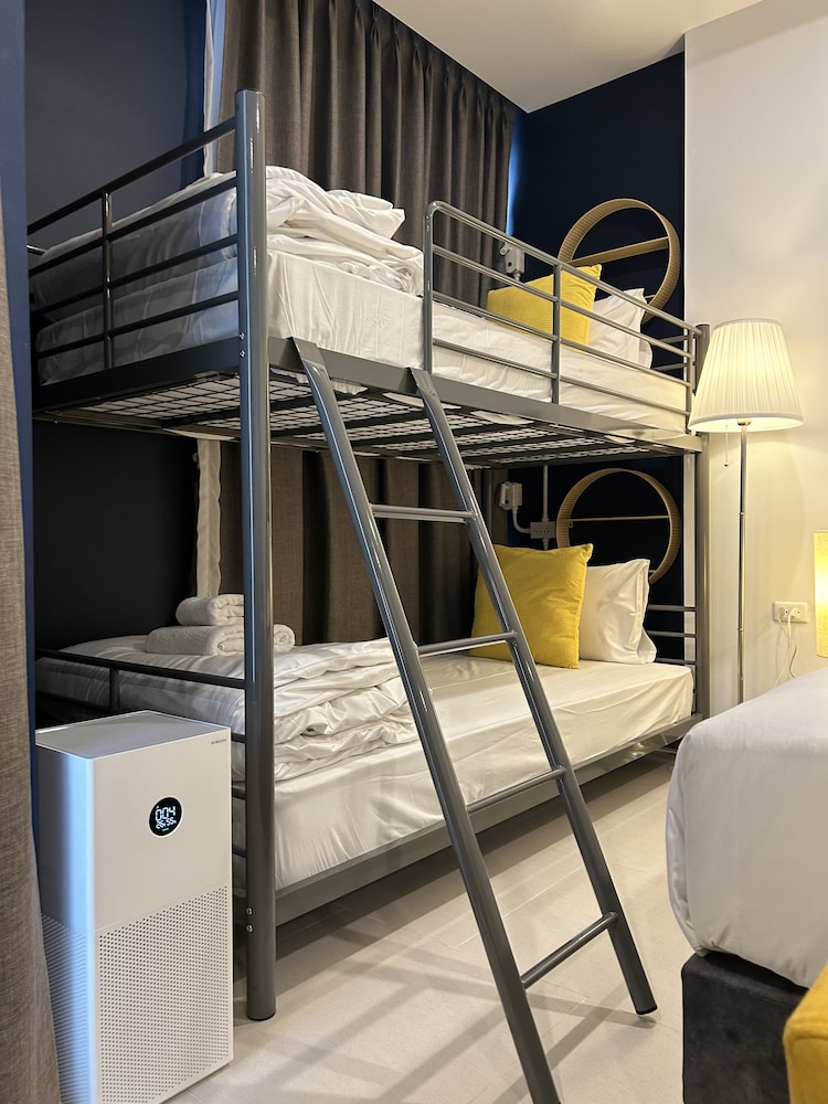 Economy Quadruple Room - Photo 25