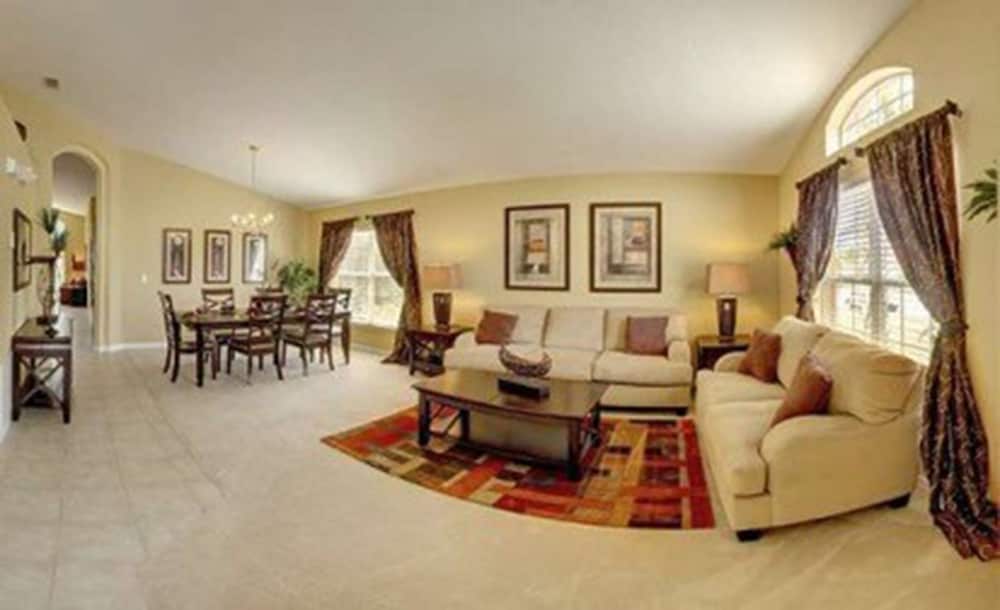 Villa photo 2