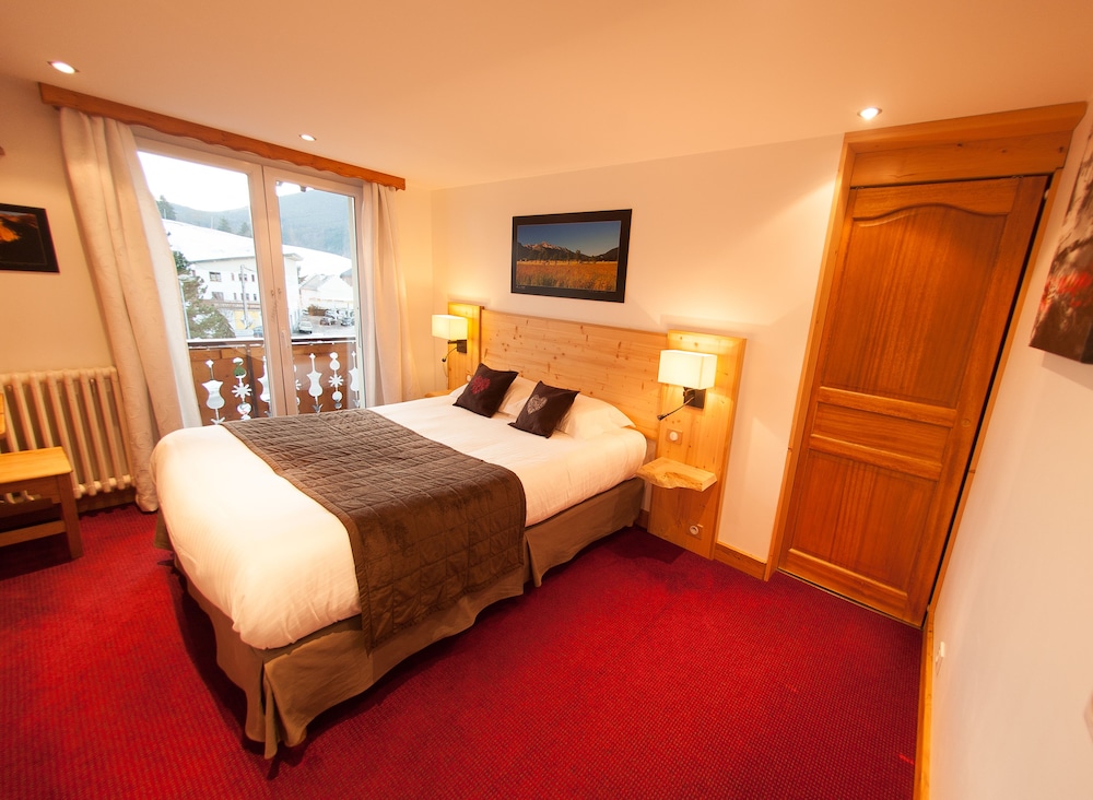 Comfort Room, 1 Queen Bed, Non Smoking, Mountain View photo 1