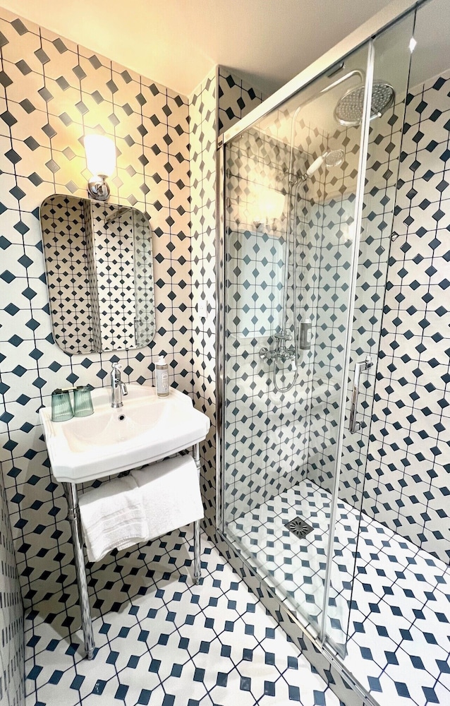 Superior Double Room - Photo 8