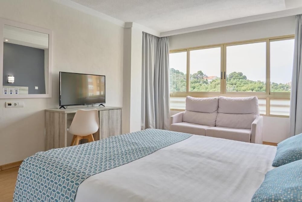 Family Triple Room (3 Adults)
