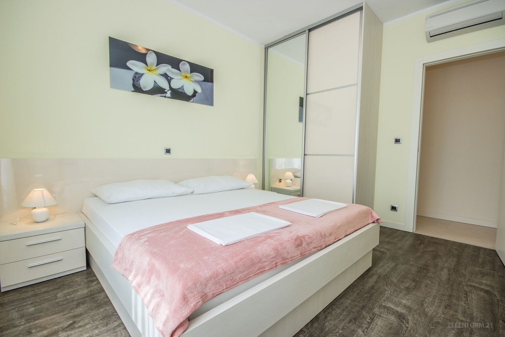 Villa photo 1