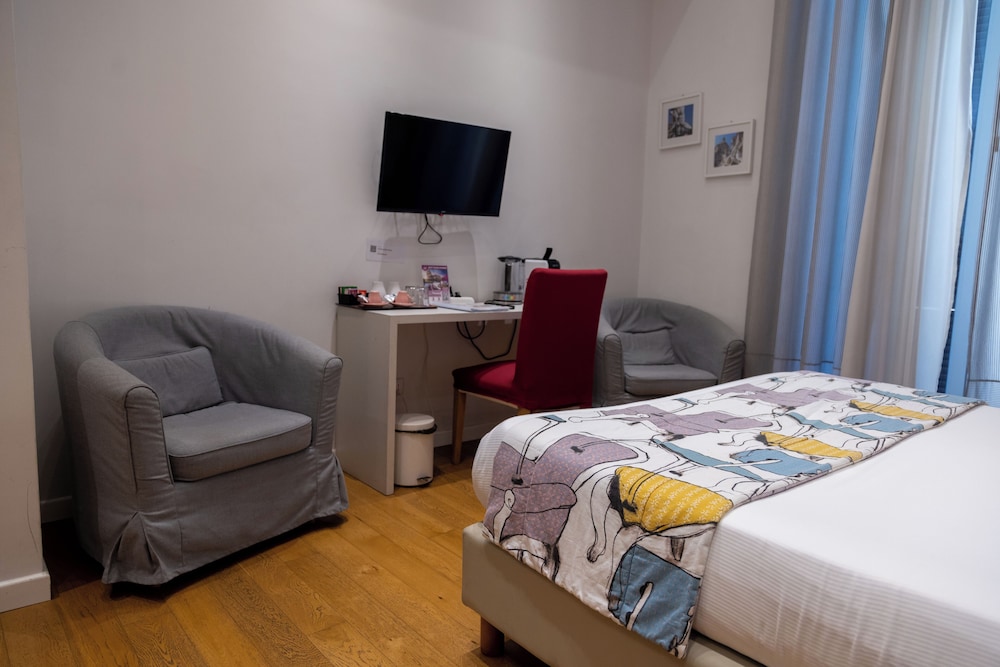 Superior Double or Twin Room photo 3