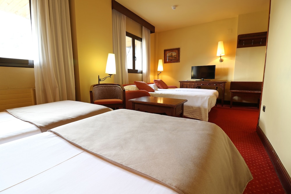Superior Room (4 adults) - Photo 2