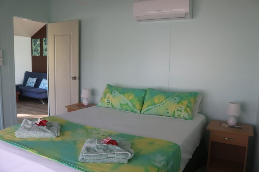2 Bedrooms Beachfront Bungalow photo 3