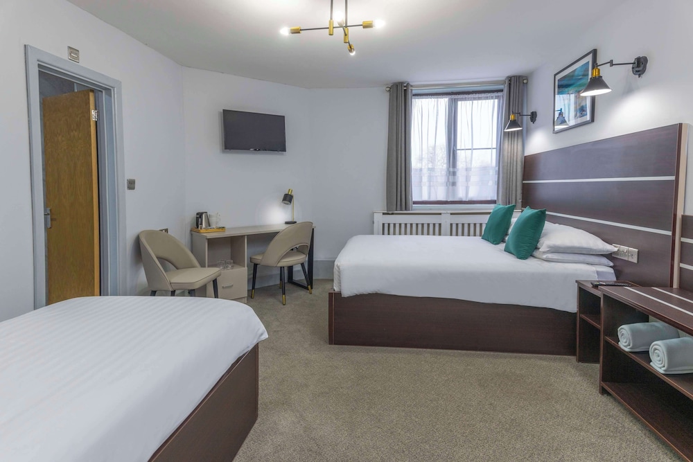 Standard Room, Multiple Beds, Non Smoking - Photo 1