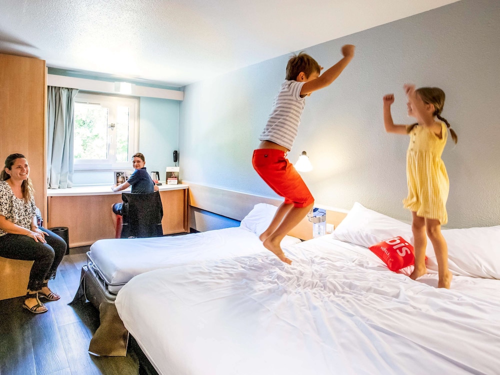 Standard Room, 2 Twin Beds photo 3