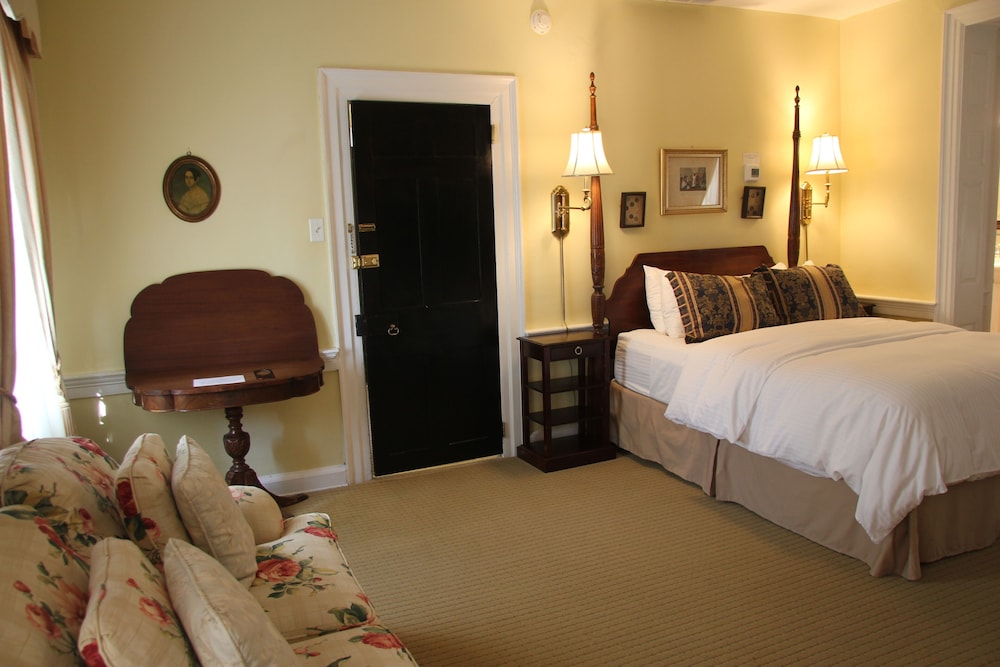 Luxury Room 201 Main House