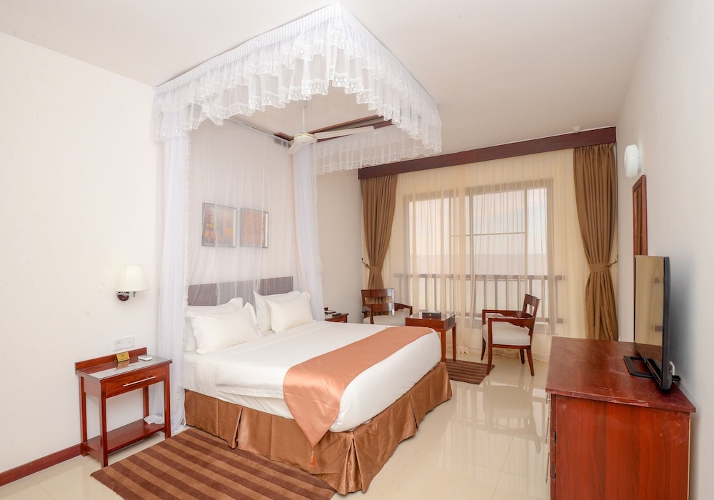 Superior Double Room, 1 King Bed, Non Smoking, Ocean View photo 3