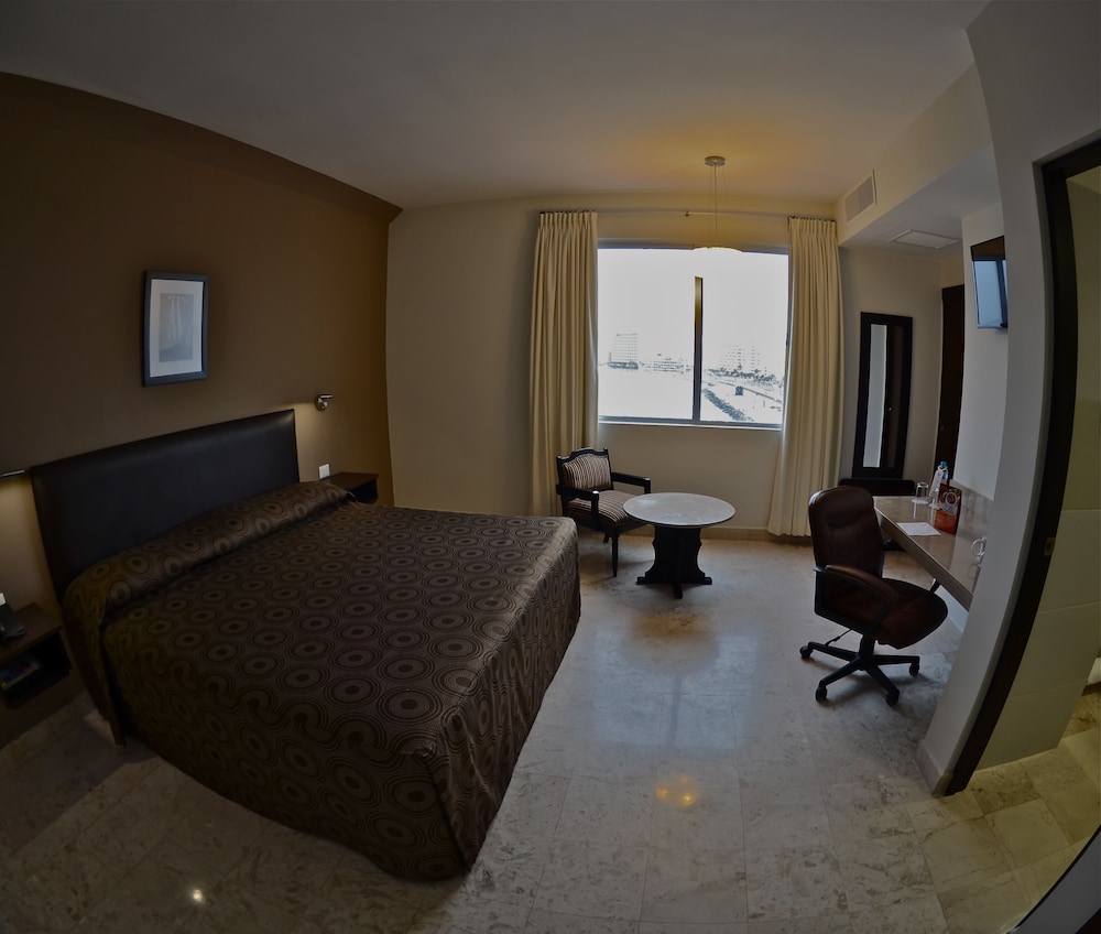 Superior Room, 1 King Bed - Photo 2