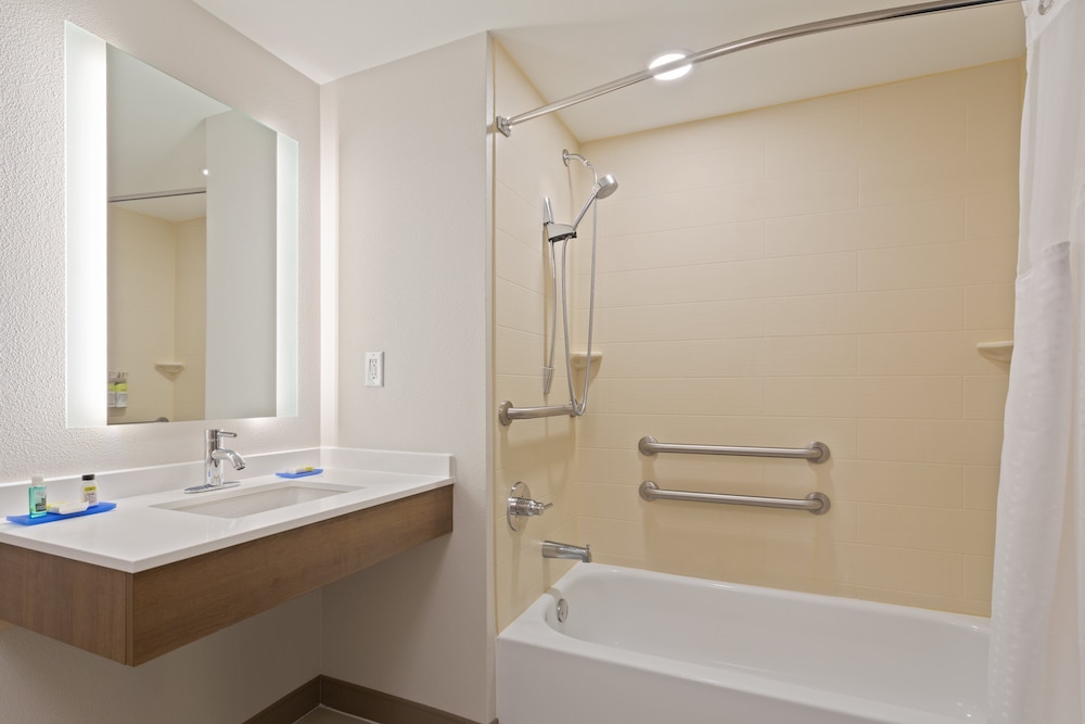 Suite, 2 Queen Beds, Accessible (Accessible Tub) - Photo 4