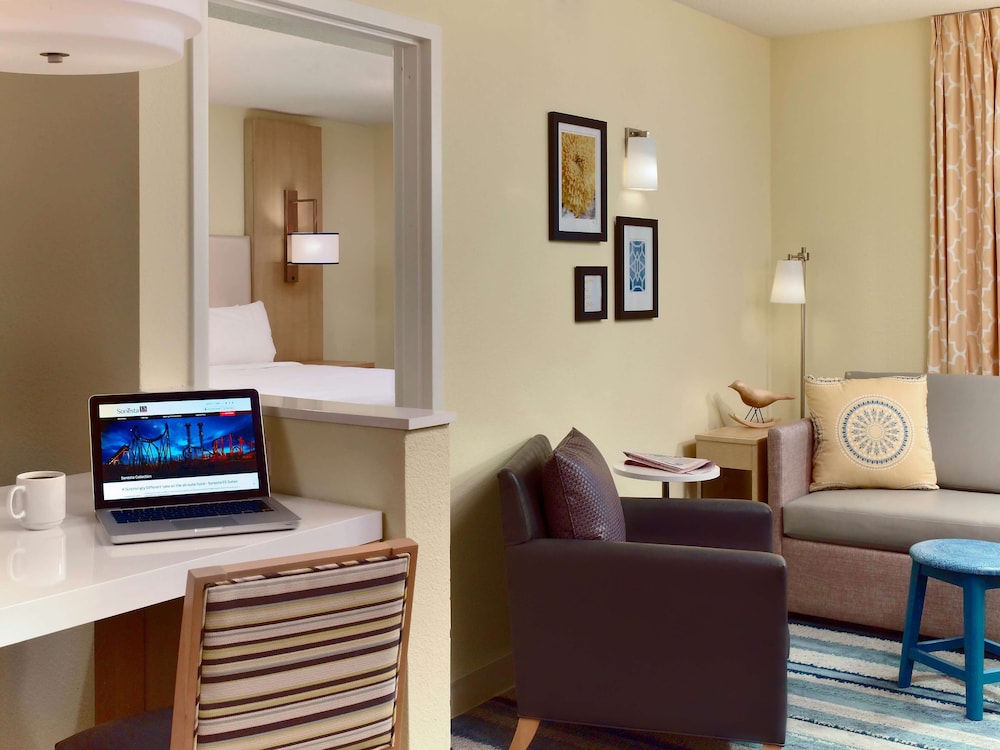 Suite, 1 King Bed, Accessible (Hearing) - Photo 2