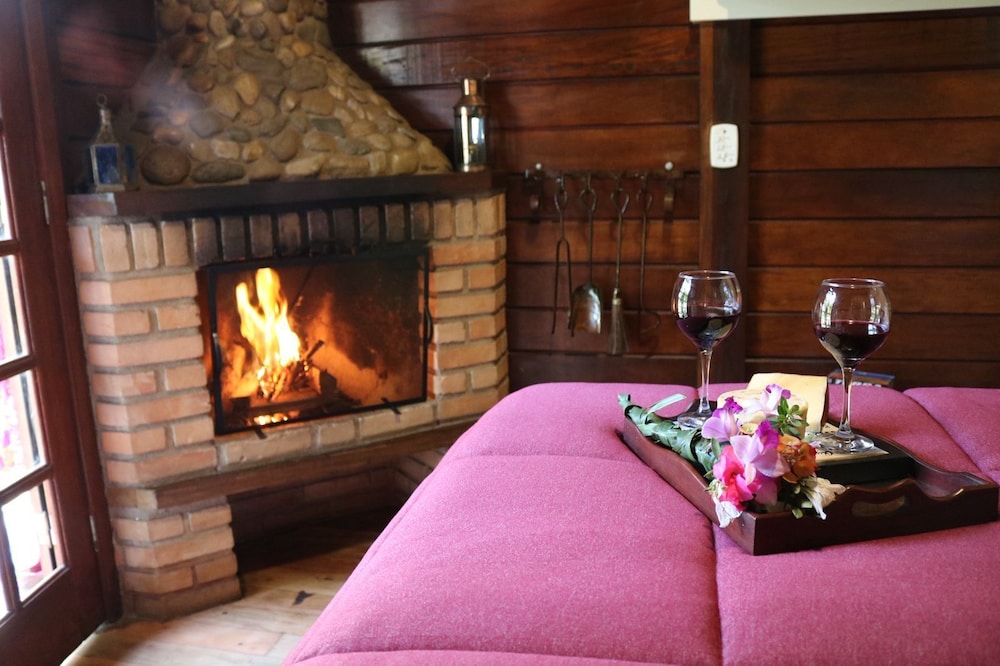 Standard Chalet, 1 Queen Bed, Pets Allowed, Garden View photo 3