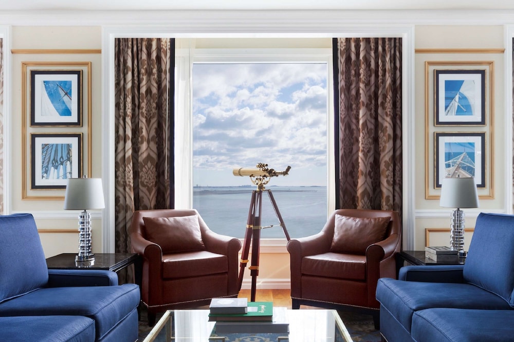 Suite, 1 King Bed (Constitution Suite)