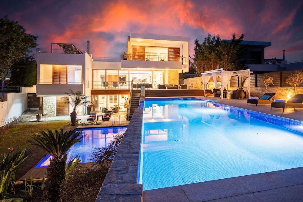 Villa photo 2
