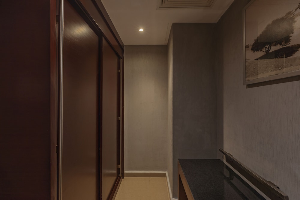 Executive Room with Lounge access - Photo 4