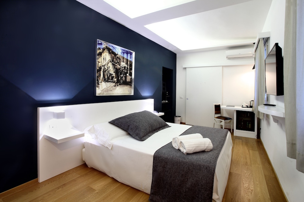 Deluxe Room - Photo 5