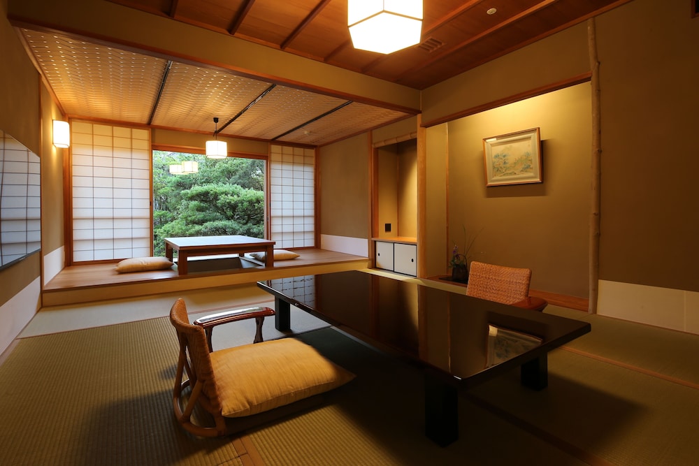 Room with Open-Air Bath, Sakura