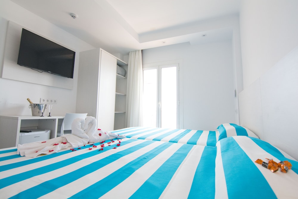 Quadruple Room (Adults)